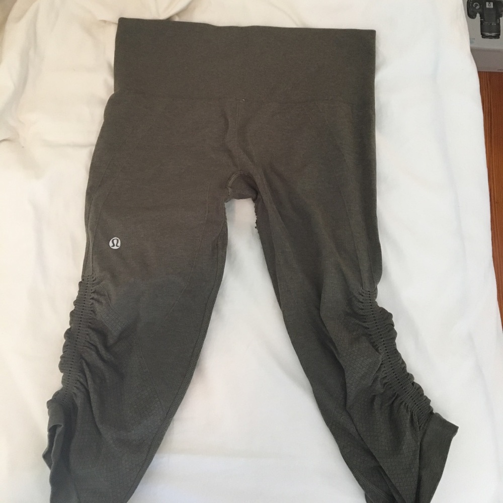 LULULEMON green cropped leggings size 4