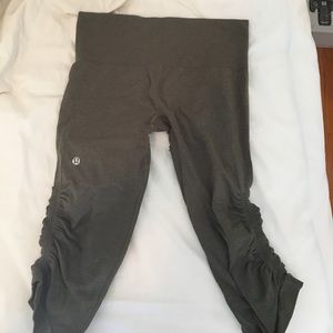 LULULEMON green cropped leggings size 4