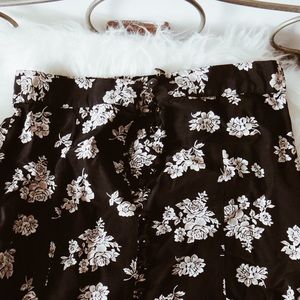 V i n t a g e ⋇ Button Down Floral Skirt