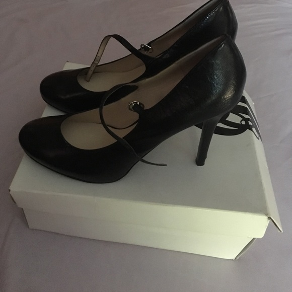 Black Nine West leather heels - Picture 2 of 2