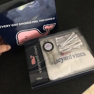 Vineyard vines golf gift set