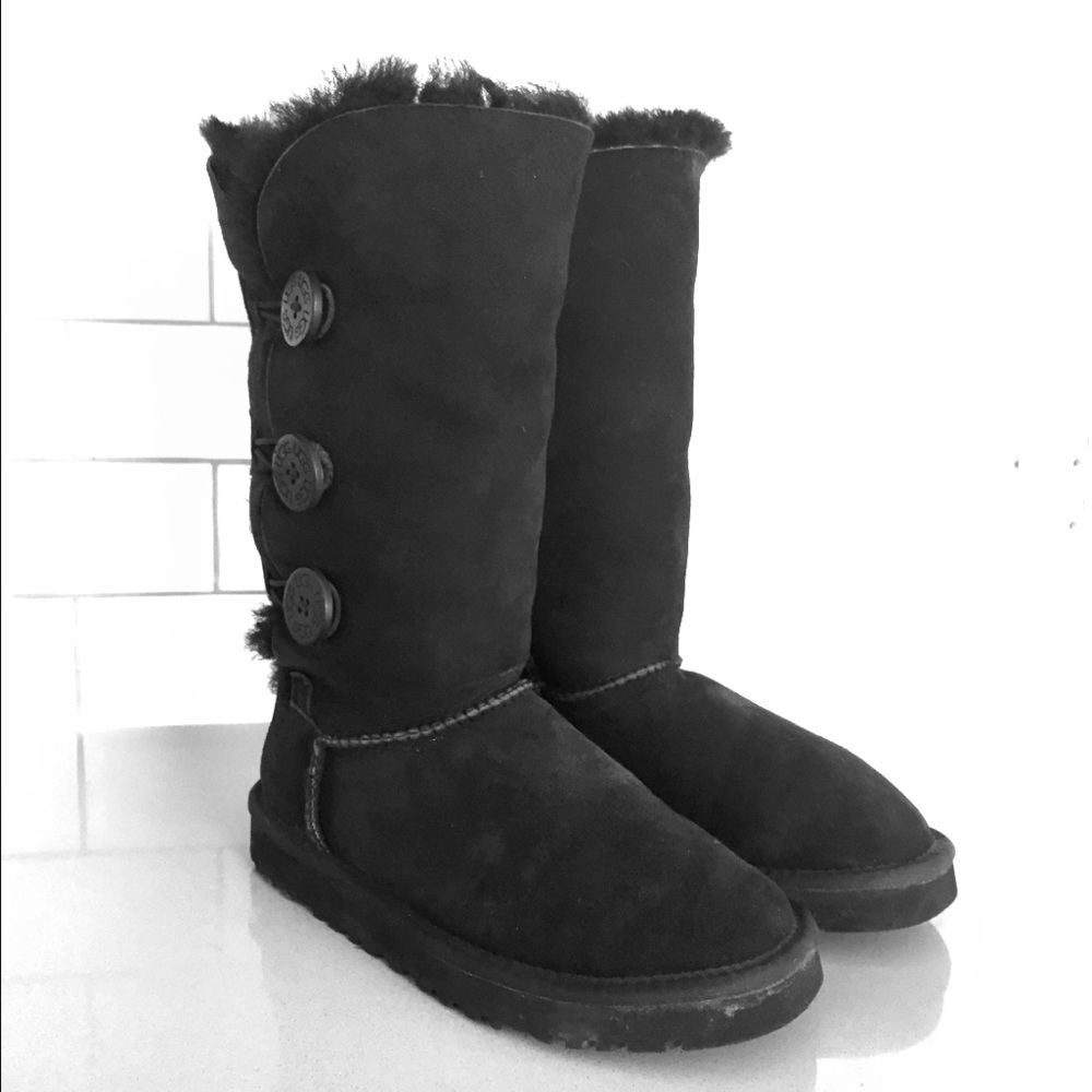 Ugg Bailey size 6