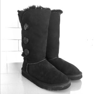 Ugg Bailey size 6