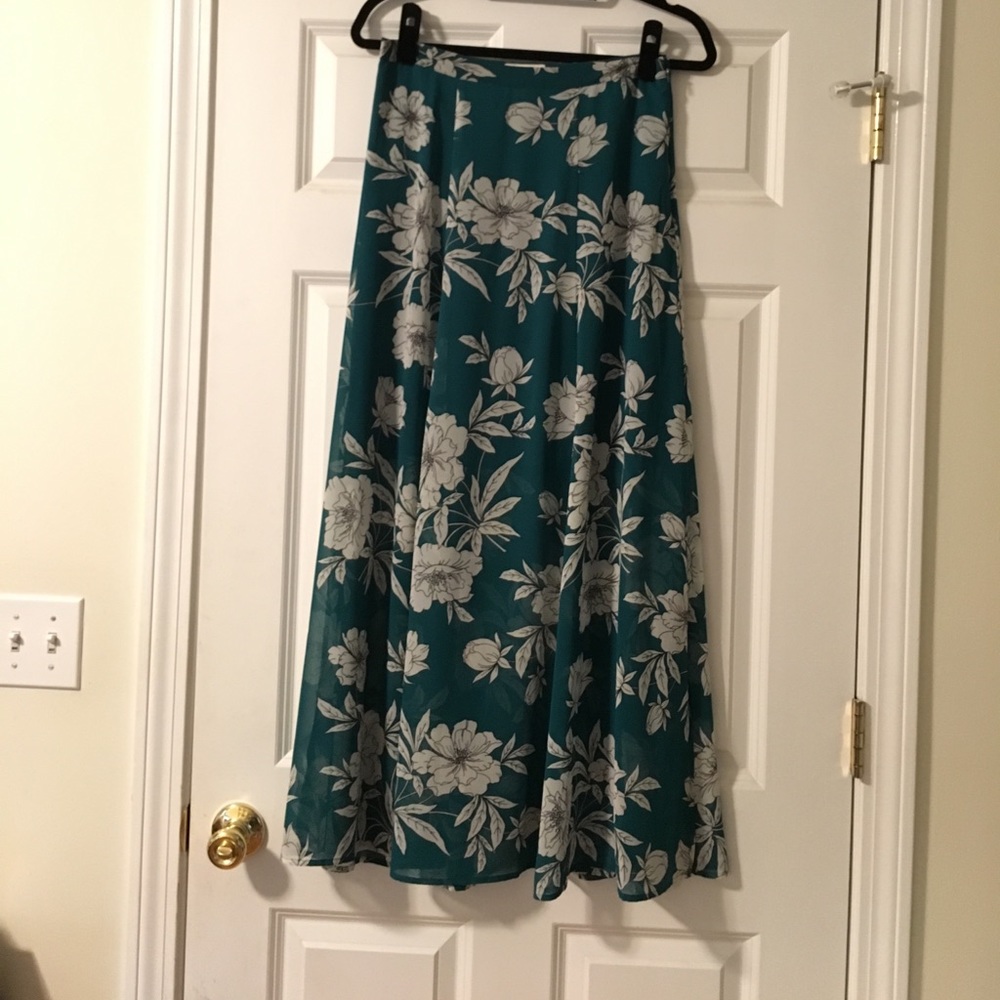 Elegant long green floral skirt