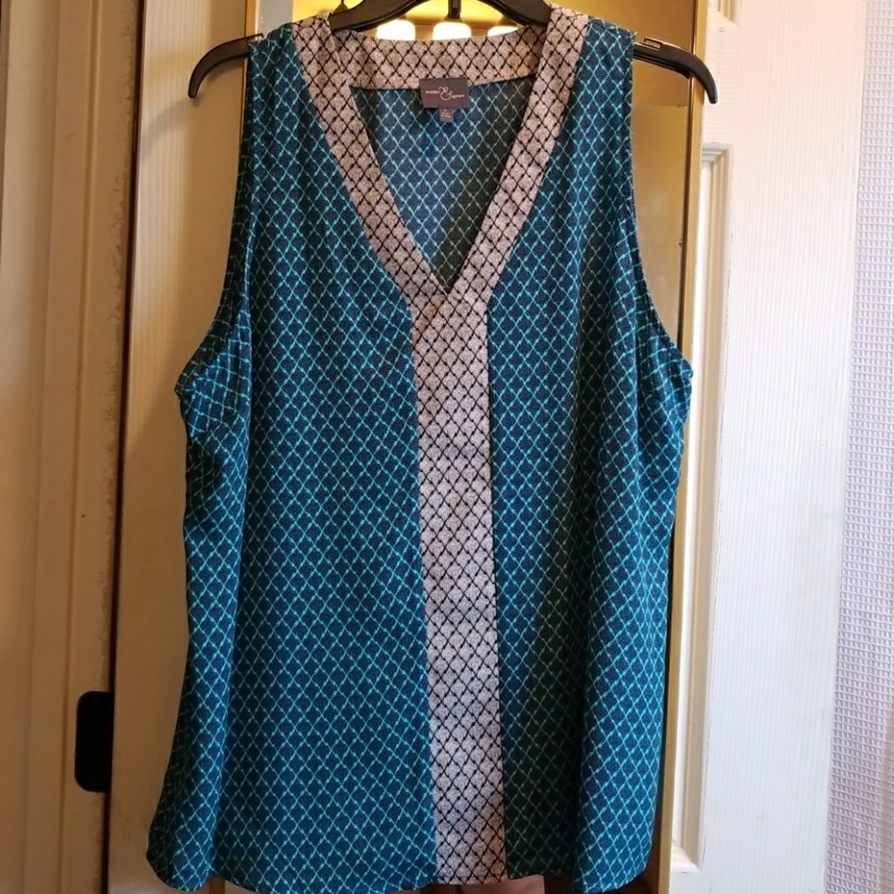 Teal print tank