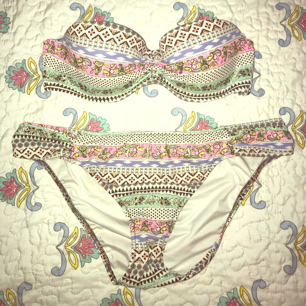 VS Bathing Suit 32C & MEDIUM BOTTOM
