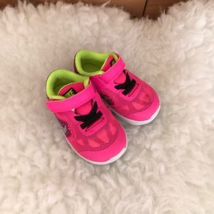 Little girls Nikes Size 5