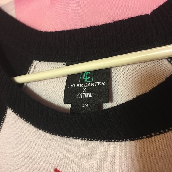 Tyler Carter collection beluga whale sweater. - Picture 3 of 5