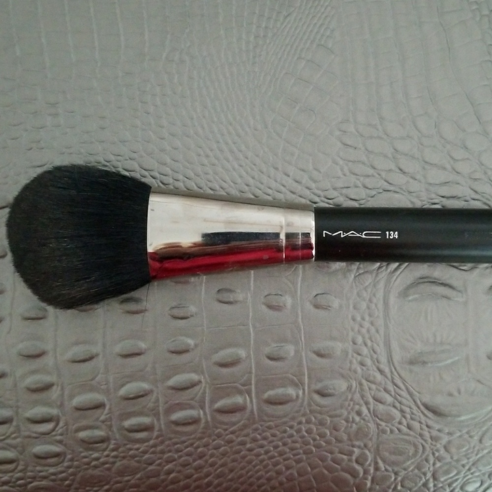 Mac 134 Powder Brush