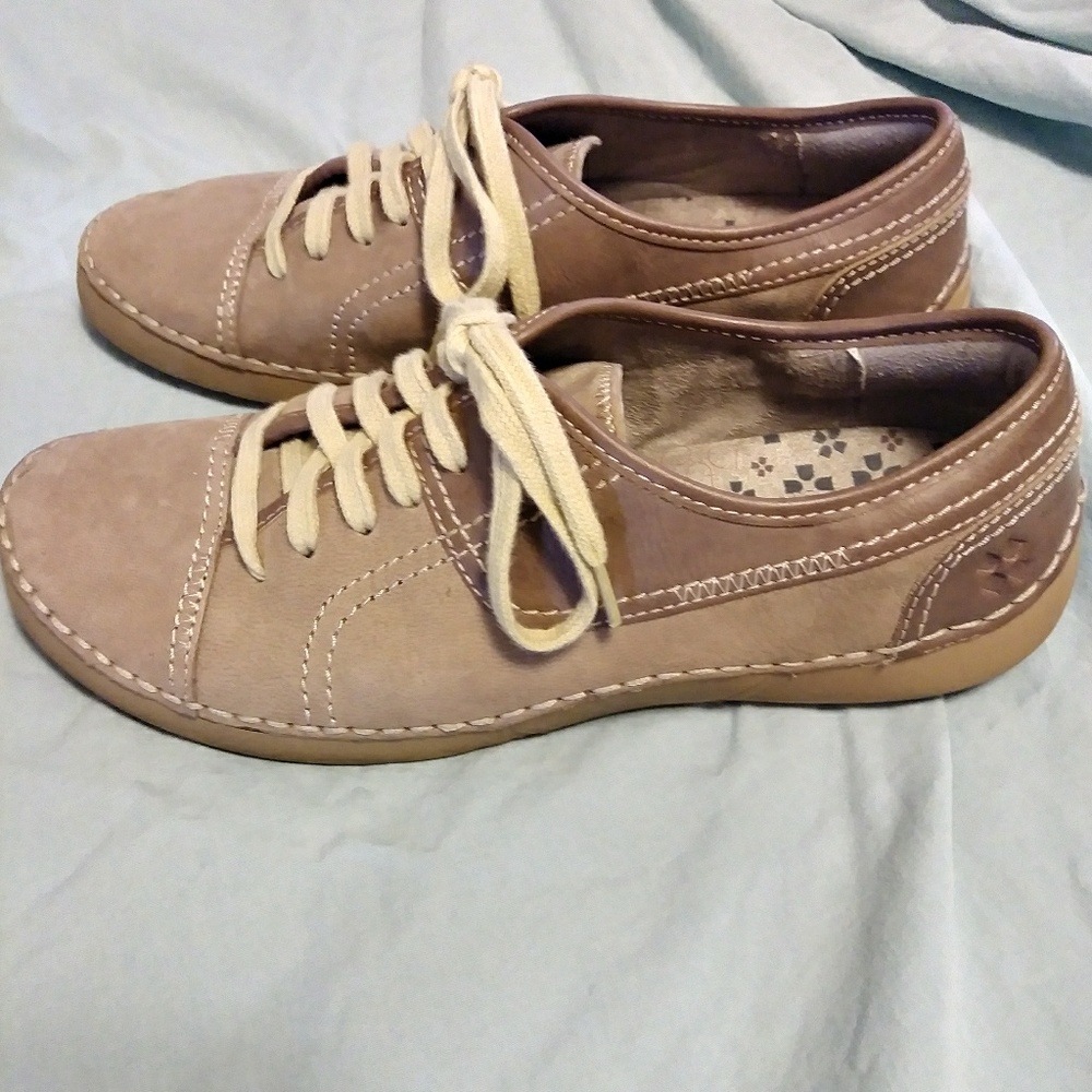 Naturalizer Leather Sneakers