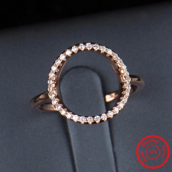 A New Sterling Silver Rose Gold Plated Circle Ring - Picture 2 of 2