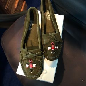 Minnetonka Evergreen Mocassins, rubber soles 9 1/2