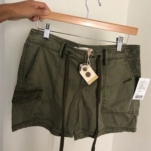 ANTHROPOLOGIE army green cargo shorts drawstring
