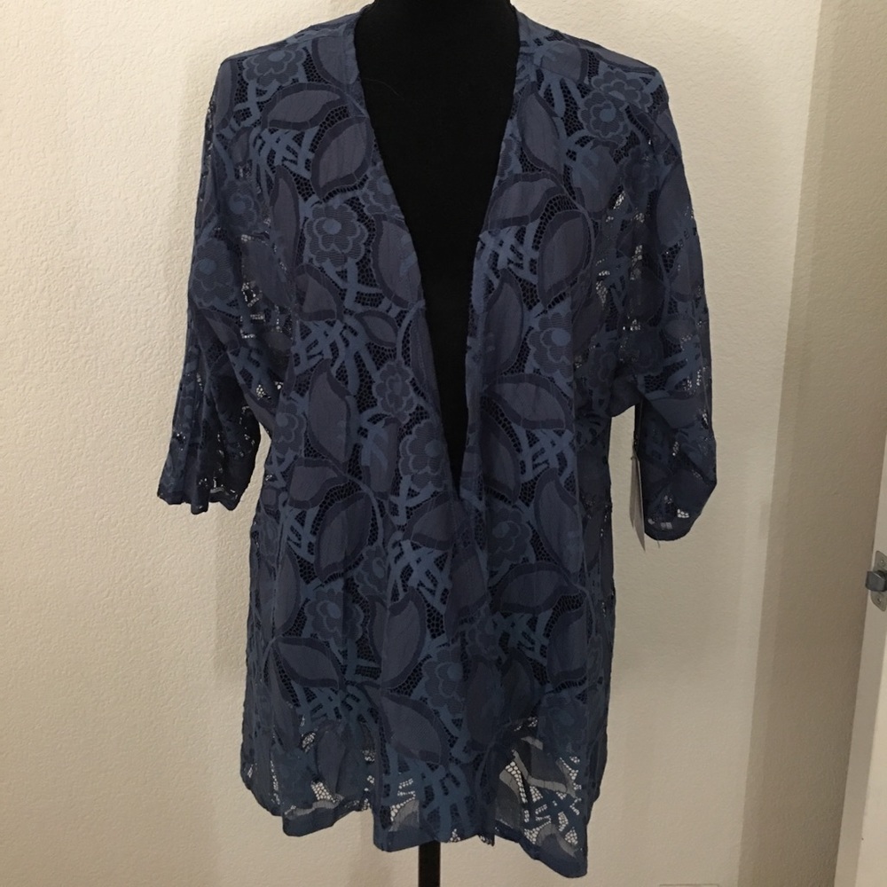 LulaRoe Lindsay kimono- medium