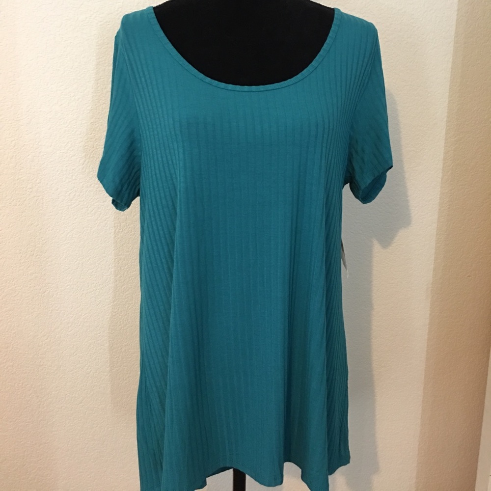 LulaRoe Classic Tee- Large