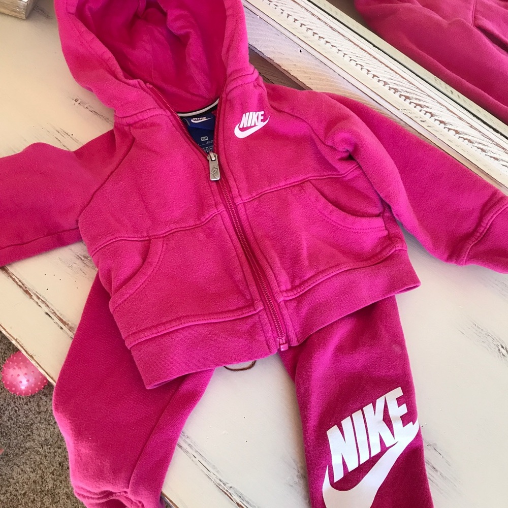 Matching pink Nike hoodie and sweatpants!