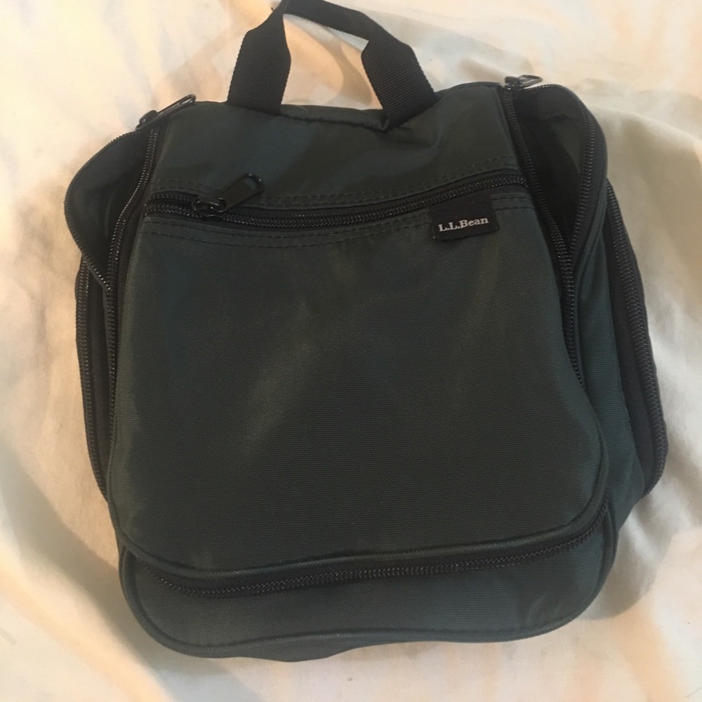 NEW- LL BEAN travel toiletry bag. Green-