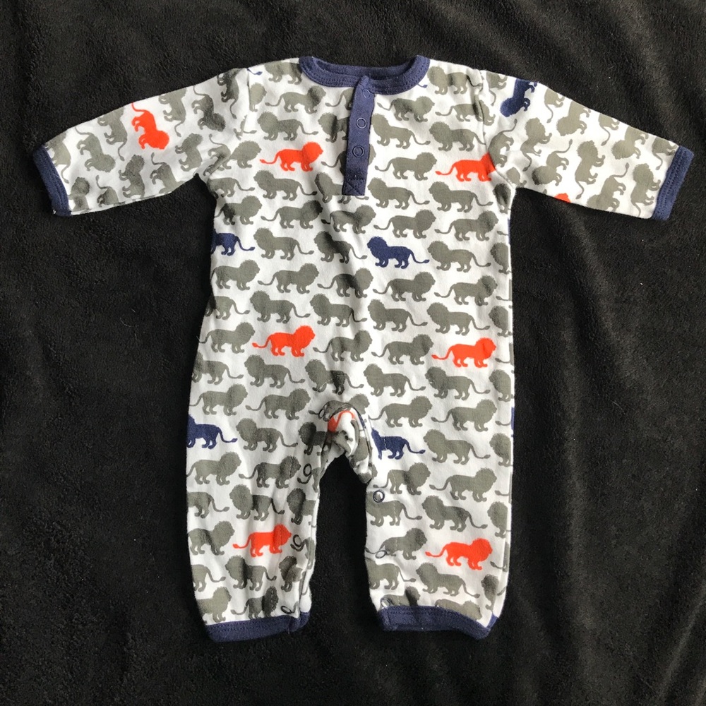 Yoga Sprout lion outfit