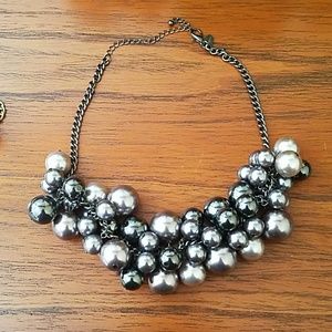 Express pearl necklace