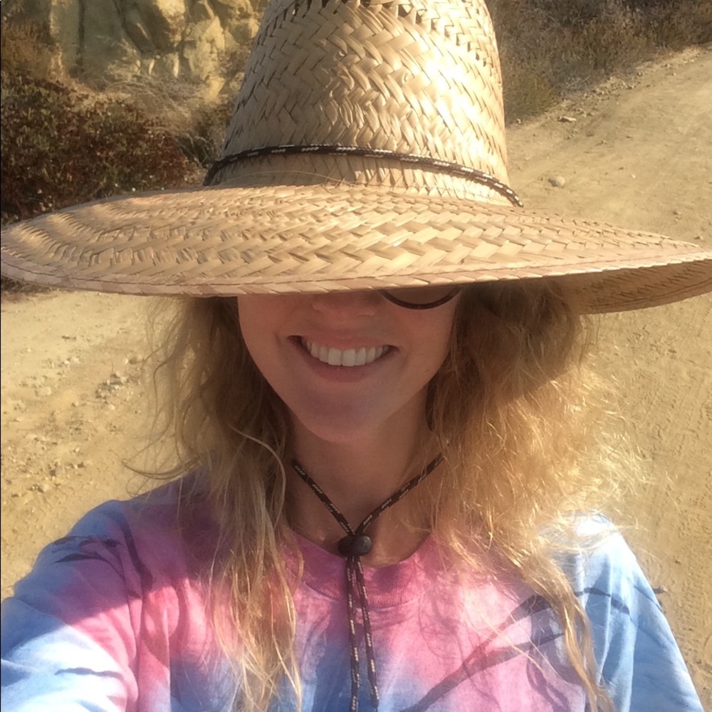 Hi I'm Kate! I love yoga nature music and fashion!