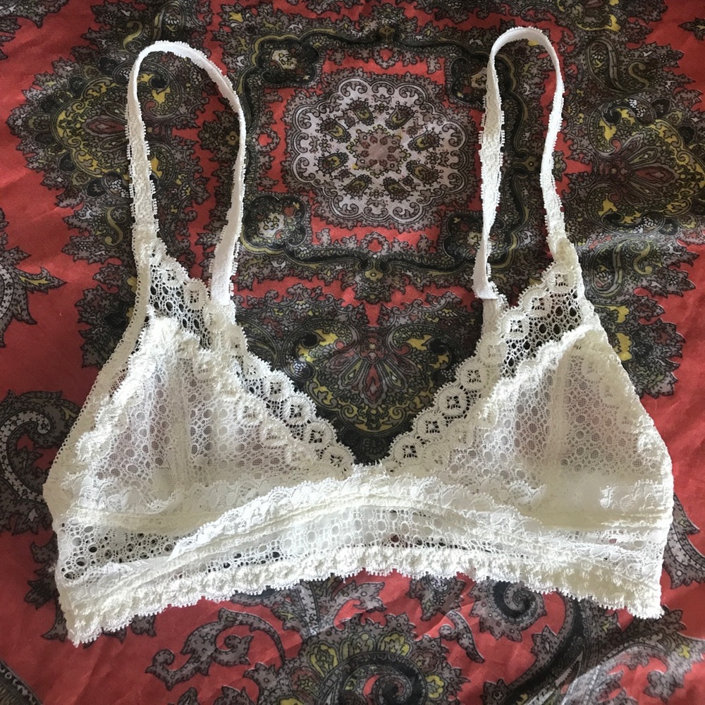NEVER WORN Off-White Lace Bralette