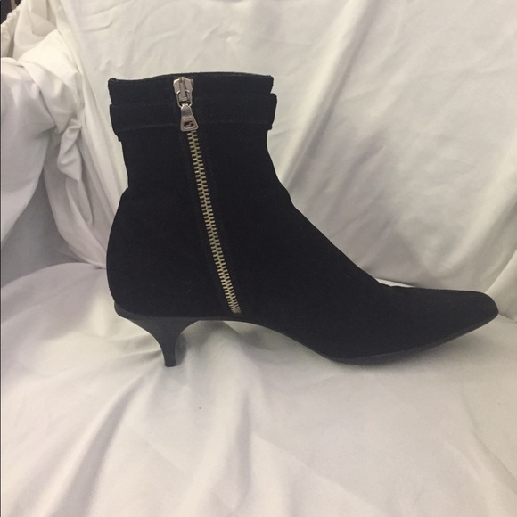Prada ankle booties with a kitten heel. - Picture 6 of 8