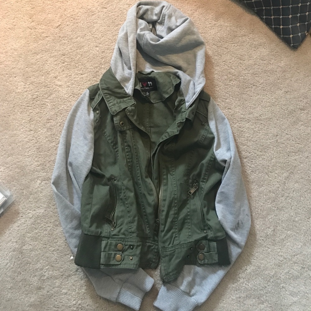 SOLD ⭐️ army green jacket