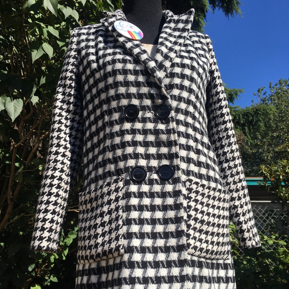 Flying tomato pea coat