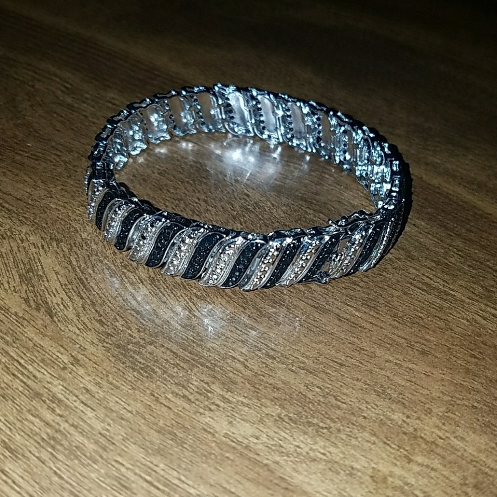 BNWT beautiful black diamond bracelet
