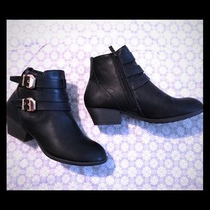 Top Moda women's black booties