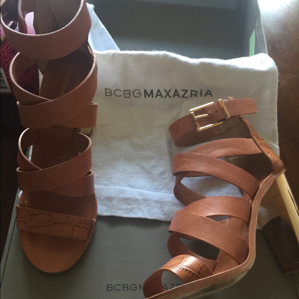 BCBG CAMEL COLORED GOLD BLOCK HEEL