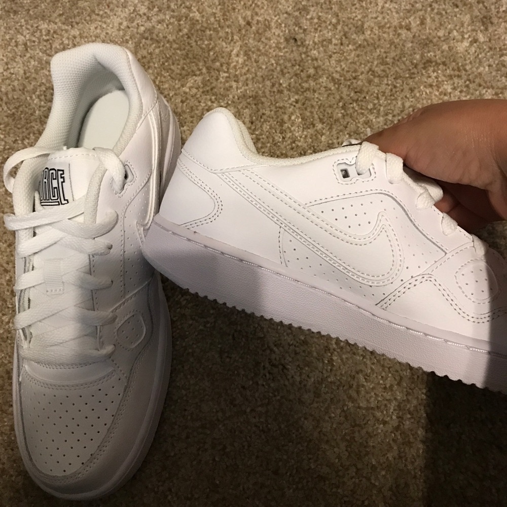 Nike sneakers - Picture 6 of 7