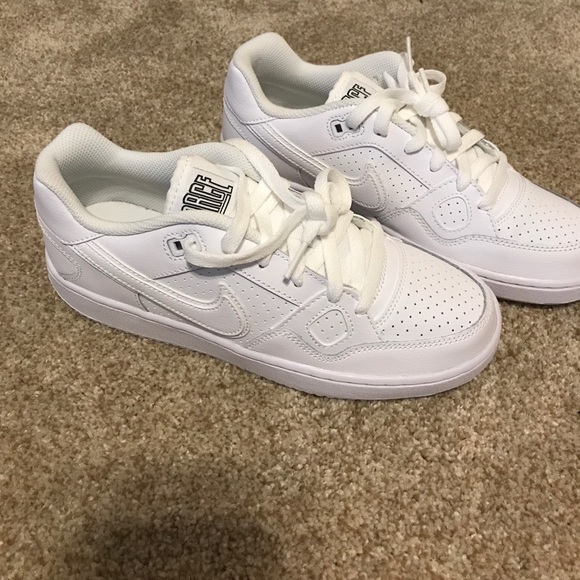 Nike sneakers - Picture 4 of 7