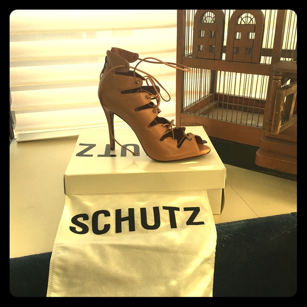 •BNWT• Schutz Slate Lace Up Heels