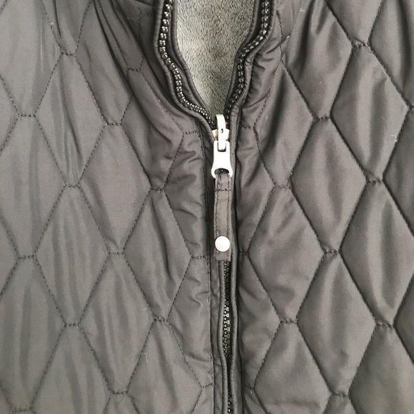 Reversible black and grey vest - Picture 3 of 8