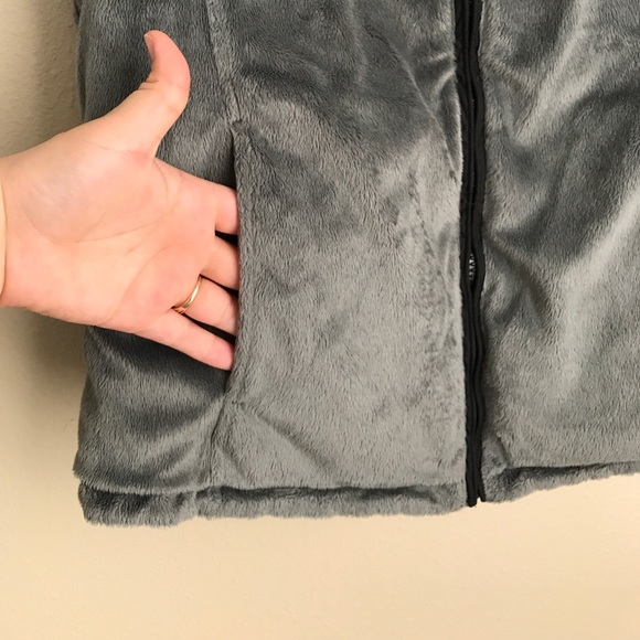 Reversible black and grey vest - Picture 6 of 8
