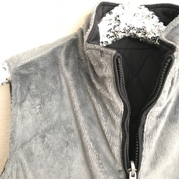 Reversible black and grey vest - Picture 7 of 8