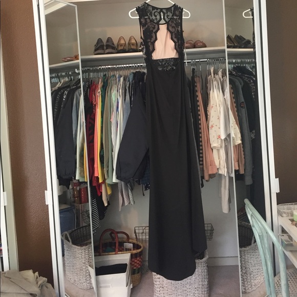 Black lace gown - Picture 2 of 4