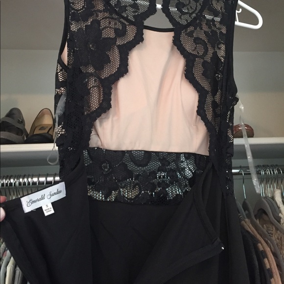 Black lace gown - Picture 3 of 4