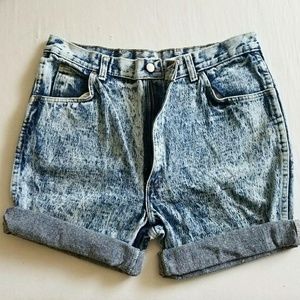 Acid-wash Vintage high waisted shorts
