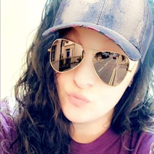 Meet your Posher, Cassie