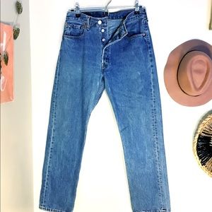 Vintage Levis 80s/90s Mom Jeans with  button fly.