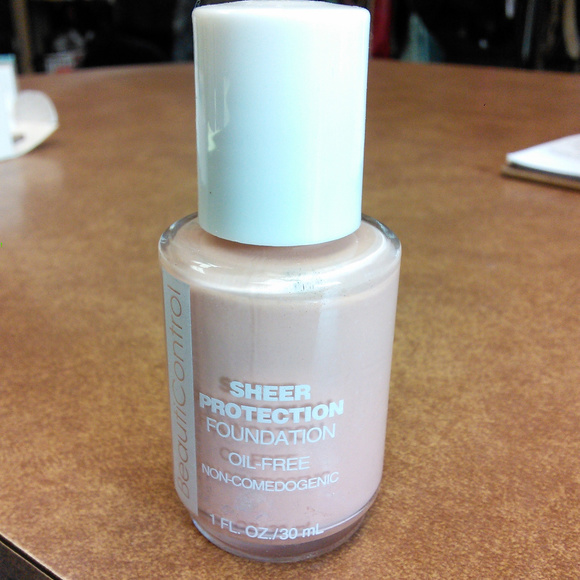 Beauticontrol Sheer Protection Foundation Golden - Picture 2 of 2