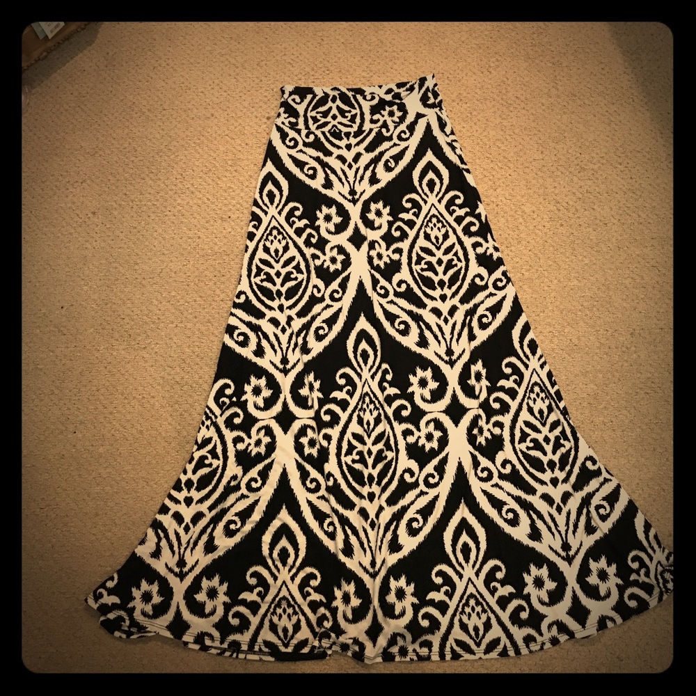 🆕! Jenny Boston Black And White Maxi Skirt 🖤🖤