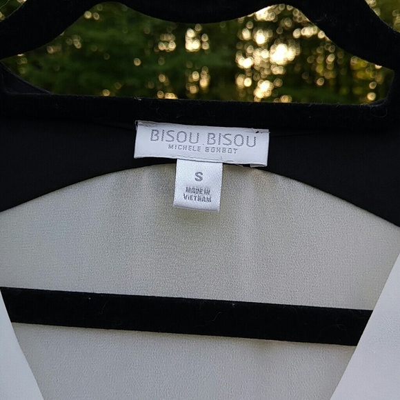 🌺Bisou Bisou Sheer Crossover Blouse🌺 - Picture 2 of 6