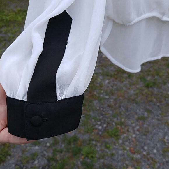 🌺Bisou Bisou Sheer Crossover Blouse🌺 - Picture 3 of 6