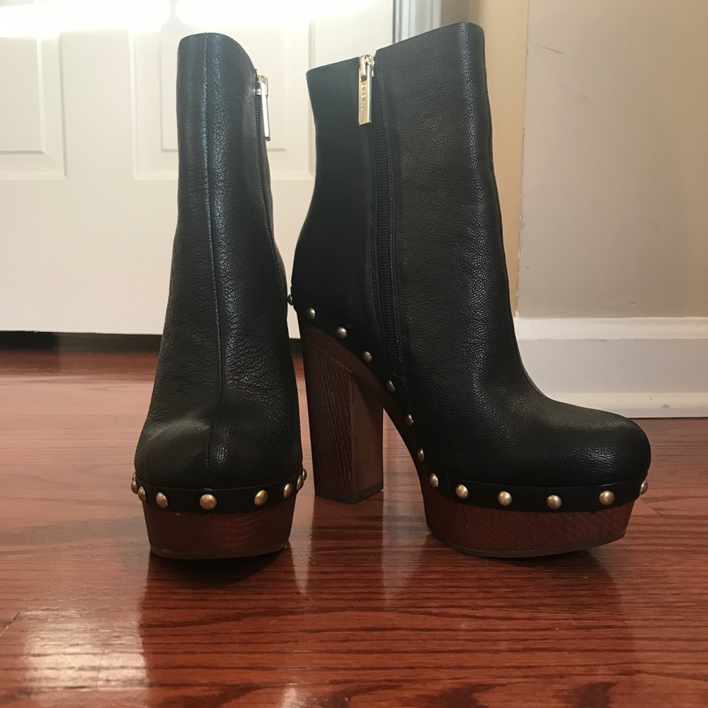 BCBG Generarion boots (with chunky heel) 👌