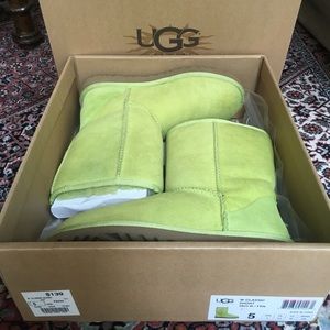 UGG Classic Short Boot in Bright Green