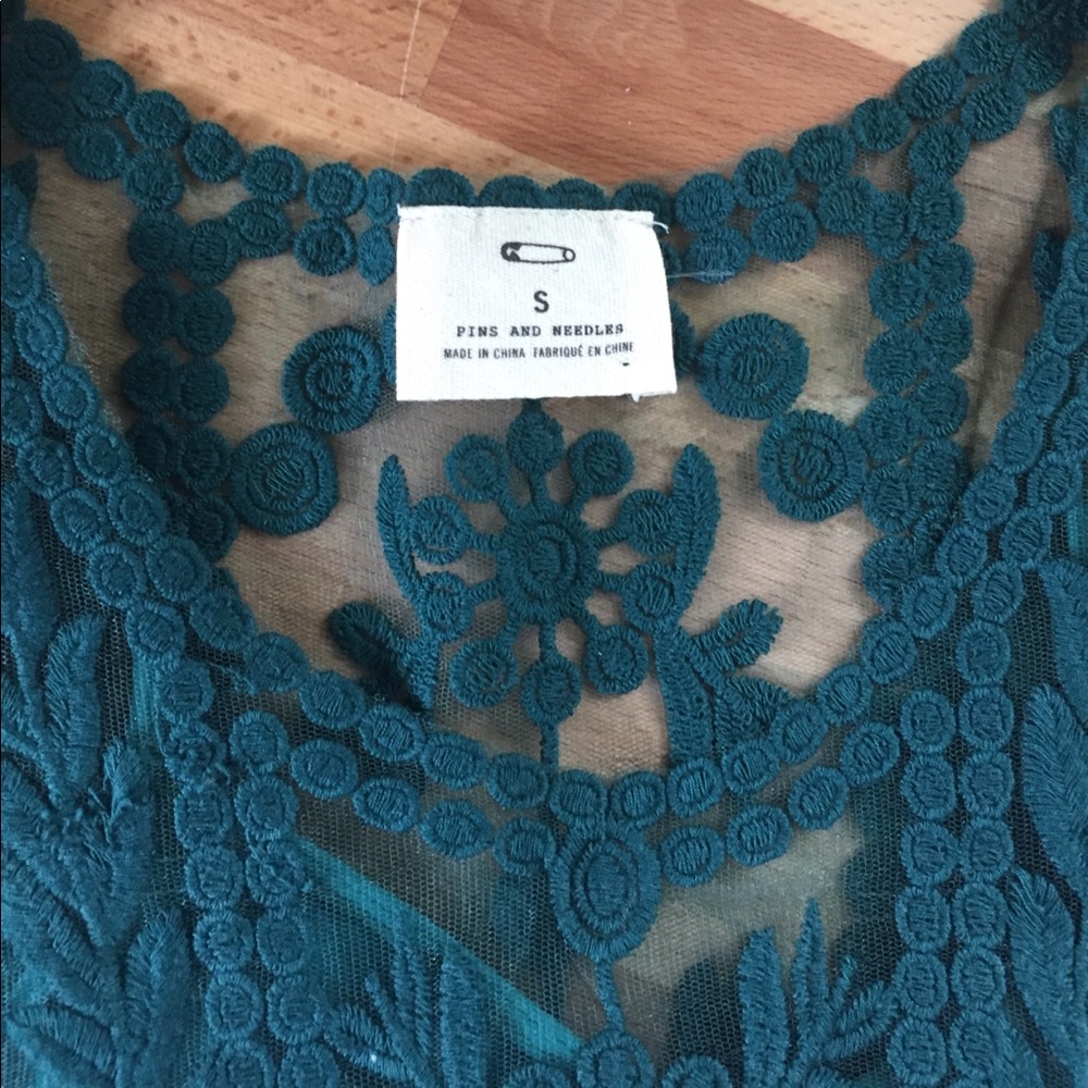 Lace Shell - Picture 2 of 4