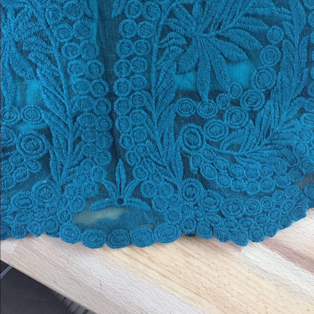 Lace Shell - Picture 3 of 4